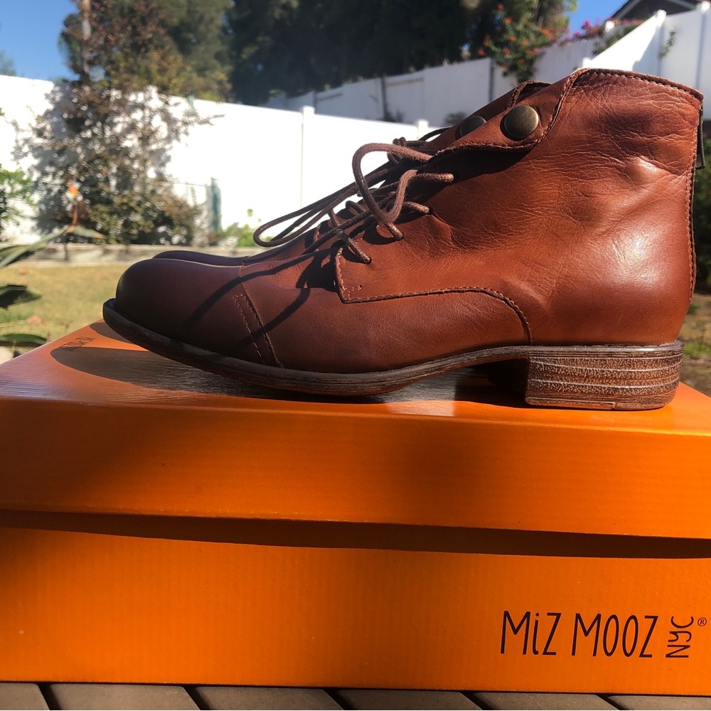 Miz Mooz “Lennox” bootie size 6 1/2